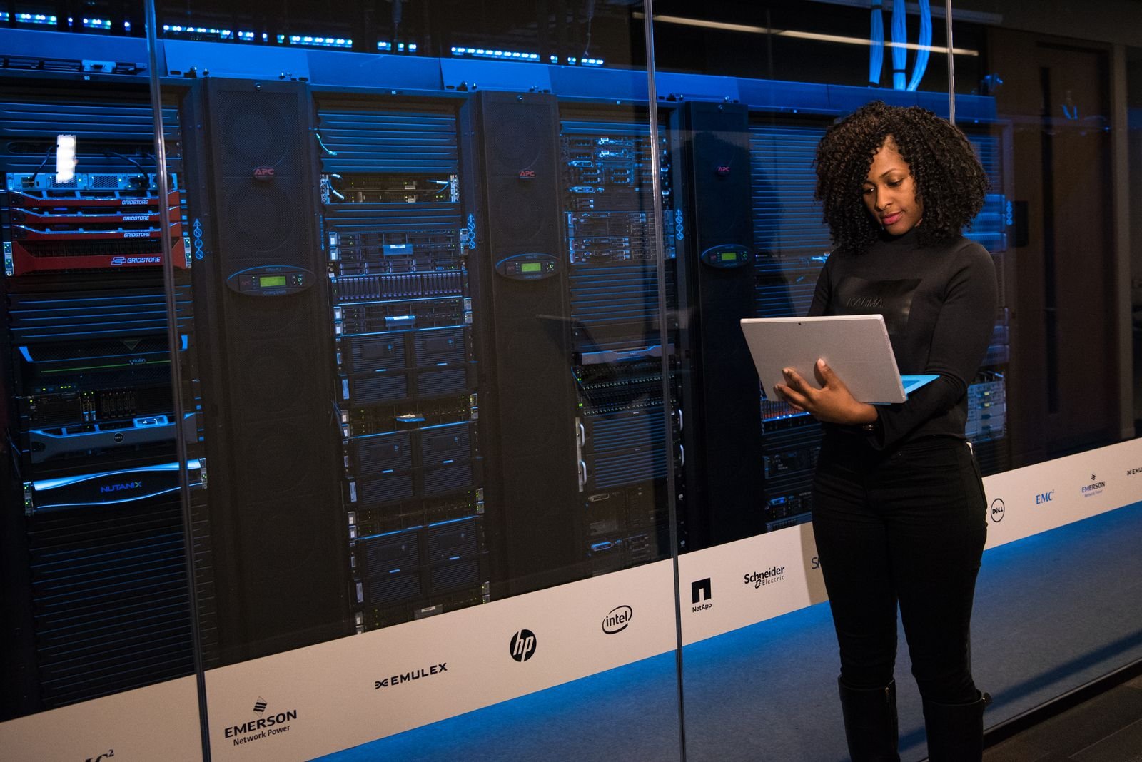 Securityspecialist controleert infrastructuur en bewijsvoering voor een auditwaardige pentest